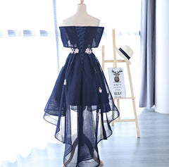 Encantador vestido de fiesta de tul azul marino con flores