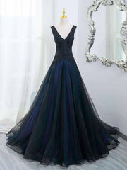 Vestido de fiesta de tul negro y azul con apliques de encaje y escote en V