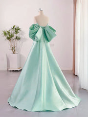 Vestido de fiesta de satén verde con hombros descubiertos y corte A