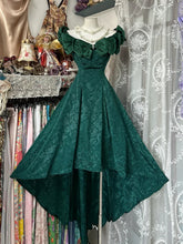 Vestido formal de fiesta con mangas cortas y encaje verde en forma de A