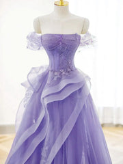 Vestido de fiesta largo de tul con escote en forma de corazón y hombros descubiertos en color morado