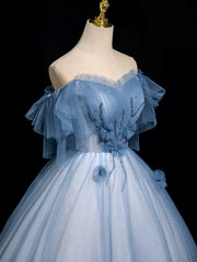 Vestido de fiesta azul de tul con escote en forma de A, hombros descubiertos y cuentas en forma de corazón