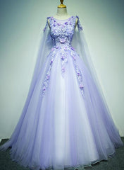 Vestido de quinceañera de tul morado claro con encaje
