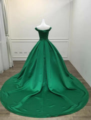 Vestido de fiesta de satén verde con escote en forma de corazón