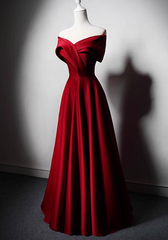 Vestido de fiesta de satén rojo vino con hombros descubiertos y corte A