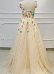 Vestido de noche largo de tul champán claro con flores