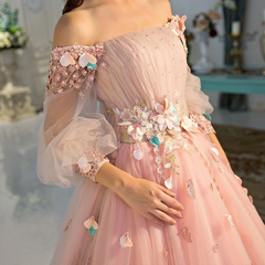 Precioso vestido rosa largo con mangas abullonadas y hombros descubiertos para fiesta de 16 años