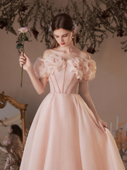 Vestido de fiesta rosa de manga corta con escote en forma de corazón y cuentas