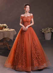 Vestido formal largo de tul con escote en forma de corazón y encaje con hombros descubiertos