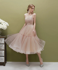 Lindo vestido de fiesta con tirantes de tul y largo hasta la rodilla