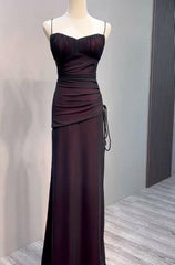 Vestido formal largo sencillo con tirantes negros y rojos