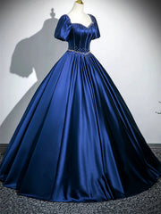 Vestido de fiesta de satén azul marino con escote en forma de corazón y perlas, mangas cortas