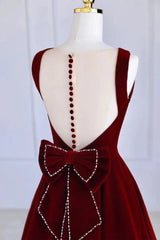 Vestido de fiesta de terciopelo rojo vino con corte A y largo hasta la rodilla
