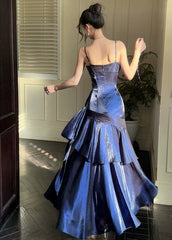 Vestido de fiesta de sirena con tirantes de corazón en azul marino