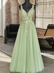 Vestido de fiesta verde claro con escote en V y apliques de encaje