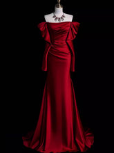Elegante vestido de noche de sirena de manga larga en color rojo vino