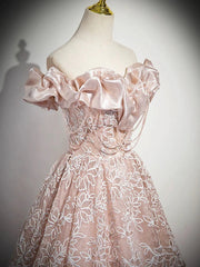 Vestido de fiesta largo de encaje rosa con hombros descubiertos y corte A