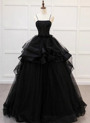 Vestido formal largo de tul con escote redondo, tirantes negros y cuentas