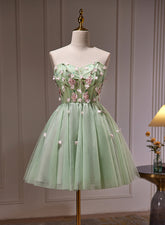 Lindo vestido de fiesta corto de tul con escote en forma de corazón