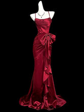 Vestido largo de fiesta con tirantes de sirena en color rojo vino