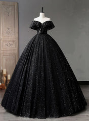Vestido de fiesta negro de tul con hombros descubiertos y cuentas en forma de A
