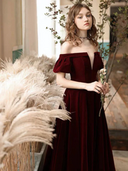 Vestido de fiesta largo sencillo con hombros descubiertos de terciopelo rojo vino