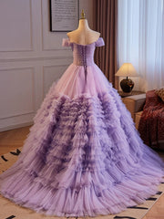 Vestido morado de tul con capas de escote corazón para quinceañeras