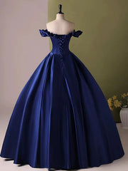 Vestido de fiesta de satén azul con escote en forma de corazón y hombros descubiertos hasta el suelo