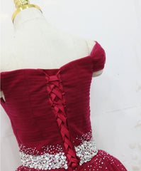 Adorable vestido rojo oscuro para el regreso a casa