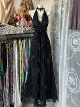 Lindo vestido de fiesta de encaje negro con escote en V y corte A