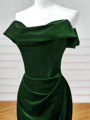 Vestido formal largo de sirena con hombros descubiertos y terciopelo verde