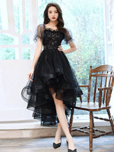 Lindo vestido de fiesta negro de tul alto bajo con apliques de encaje