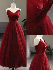 Vestido de fiesta de tul rojo vino con escote en V y longitud hasta la rodilla