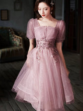 Vestido de fiesta de tul con encaje y mangas cortas en color rosa oscuro