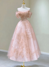 Precioso vestido formal de tul rosa con tirantes finos