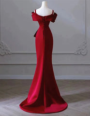 Vestido de fiesta de sirena de satén rojo vino con hombros descubiertos