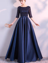 Vestido de fiesta largo de satén azul marino con parte superior de encaje