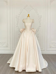 Vestido de fiesta largo con tirantes de satén en forma de A color champán