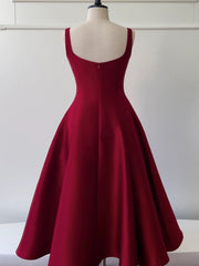Vestido formal rojo vino con tirantes hasta la rodilla