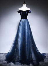 Hermoso vestido de fiesta largo azul marino con hombros descubiertos