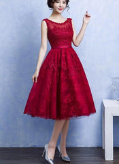 Elegante vestido de fiesta rojo vino, largo hasta la rodilla