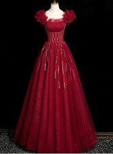 Vestido de fiesta de tul rojo vino con mangas cortas y cuentas