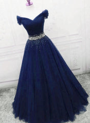 Vestido de fiesta de tul con cuentas azul oscuro en forma de A