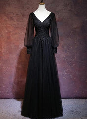 Hermoso vestido de noche negro de manga larga con escote en V