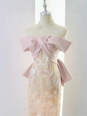 Elegante vestido de noche estilo sirena con escote corazón y hombros descubiertos