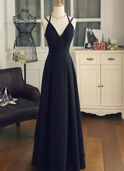 Hermoso vestido de fiesta juvenil largo de gasa negra con tirantes en forma de A
