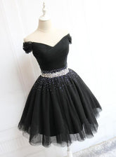Vestido negro de fiesta de tul corto y bonito.
