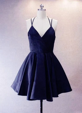 Vestidos de fiesta de satén con tirantes cortos azul marino