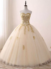 Hermoso vestido de fiesta color champán claro