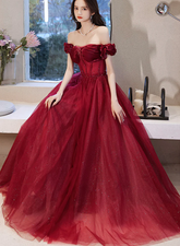 Vestido de fiesta largo rojo vino con escote en forma de corazón y cuentas y hombros descubiertos